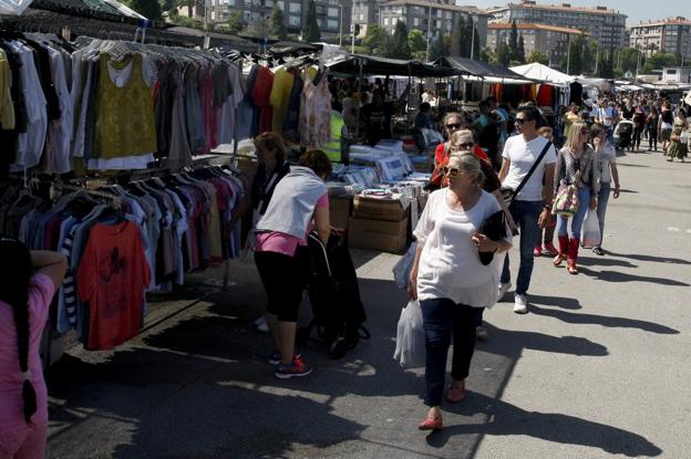 El mercadillo de Torrelavega es el más grande de Cantabria y se celebra los jueves en el aparcamiento del Mercado Nacional de Ganados. :
