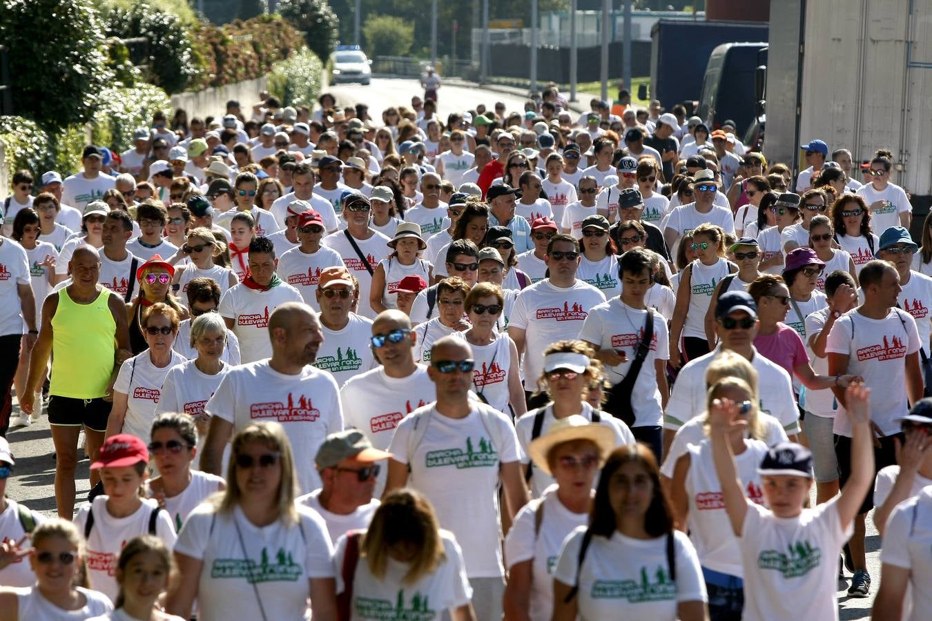 La décima edición de la Marcha Popular por el Bulevar Ronda congregó a cerca de 2.000 personas 