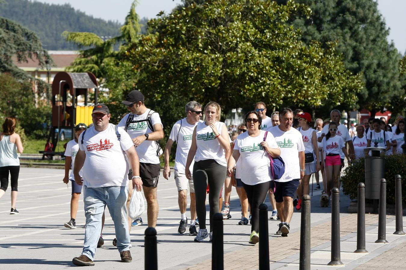 La décima edición de la Marcha Popular por el Bulevar Ronda congregó a cerca de 2.000 personas 