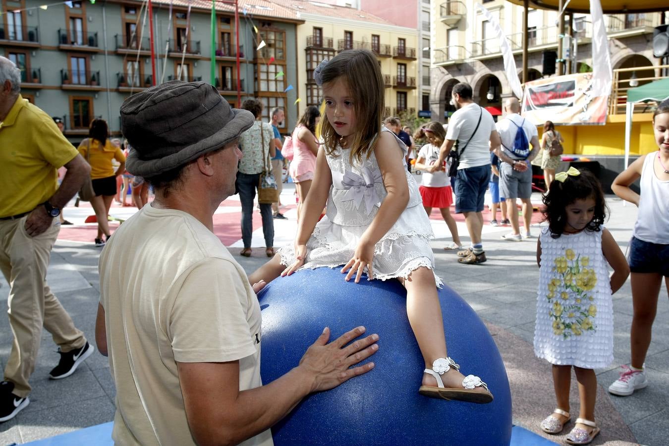 Fotos: Un circo al aire libre en la Plaza Mayor de Torrelavega