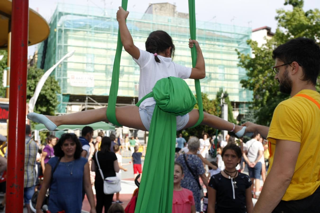 Fotos: Un circo al aire libre en la Plaza Mayor de Torrelavega