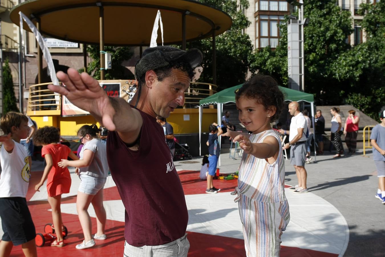 Fotos: Un circo al aire libre en la Plaza Mayor de Torrelavega