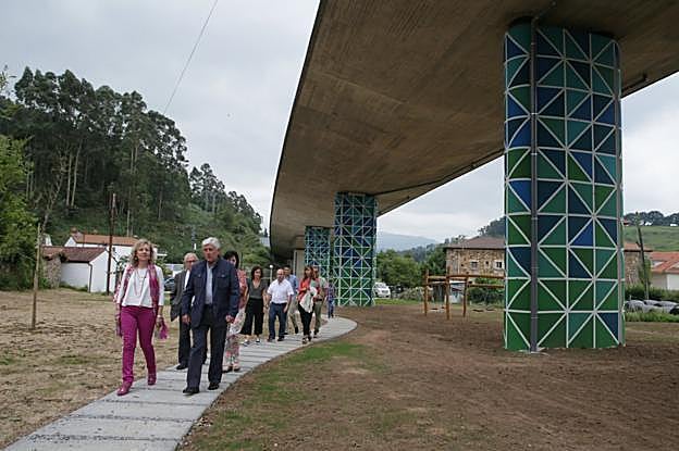 Díaz Tezanos visitó el nuevo espacio de ocio junto al Patricio Martínez :: dm
