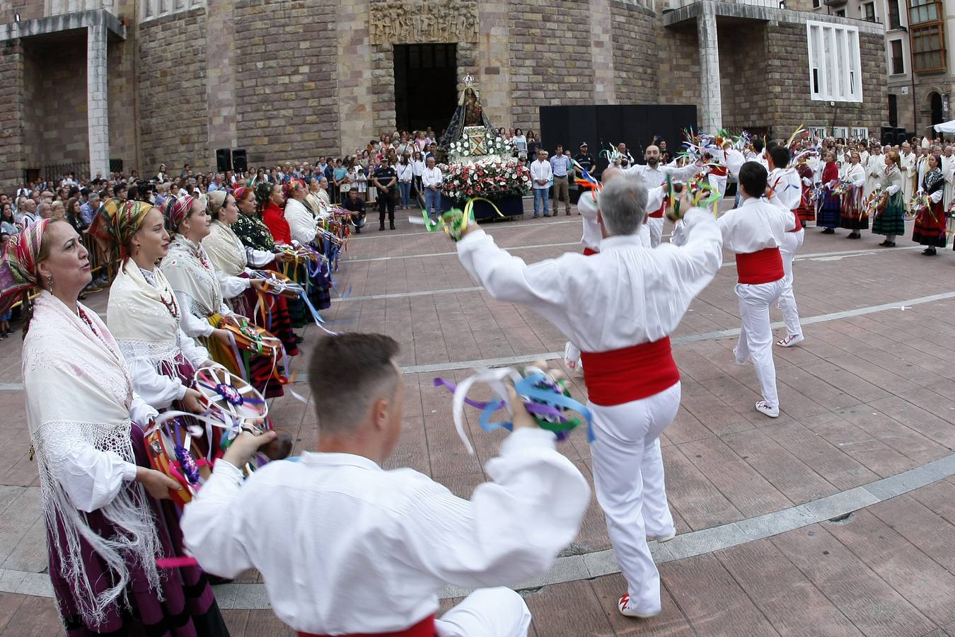 Fotos: Procesión de la Virgen Grande por Torrelavega