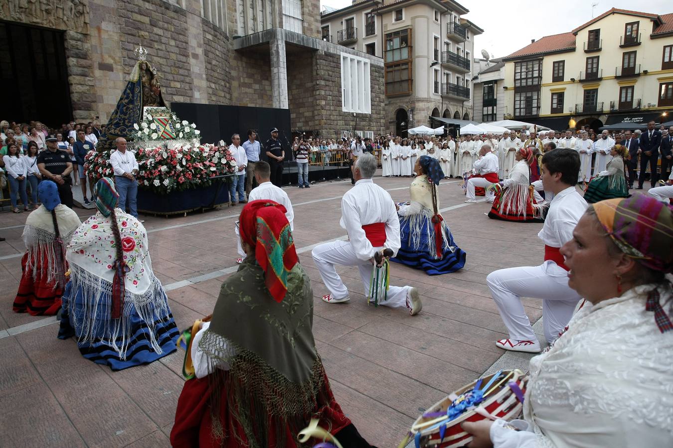 Fotos: Procesión de la Virgen Grande por Torrelavega