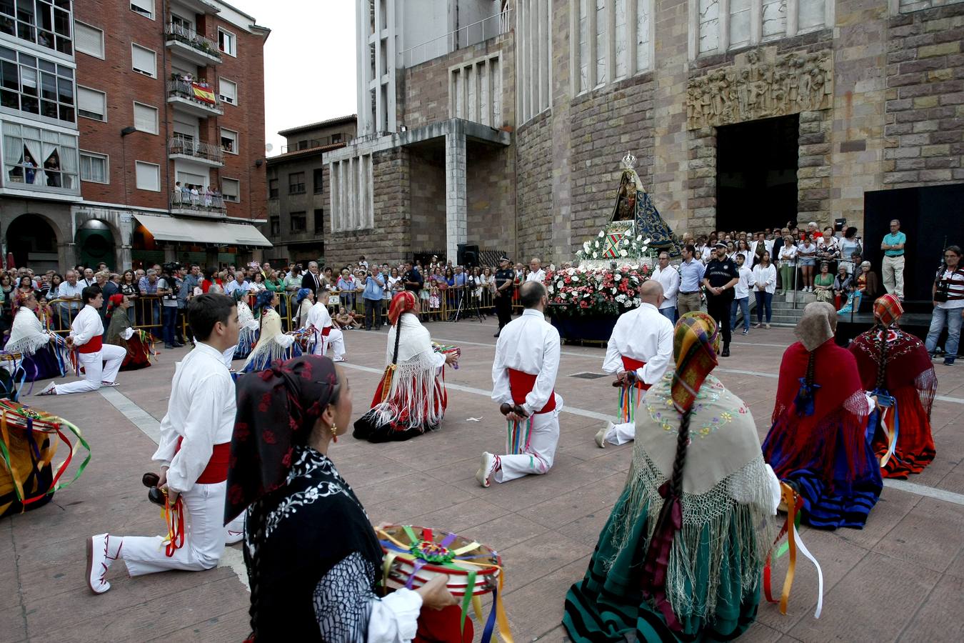 Fotos: Procesión de la Virgen Grande por Torrelavega