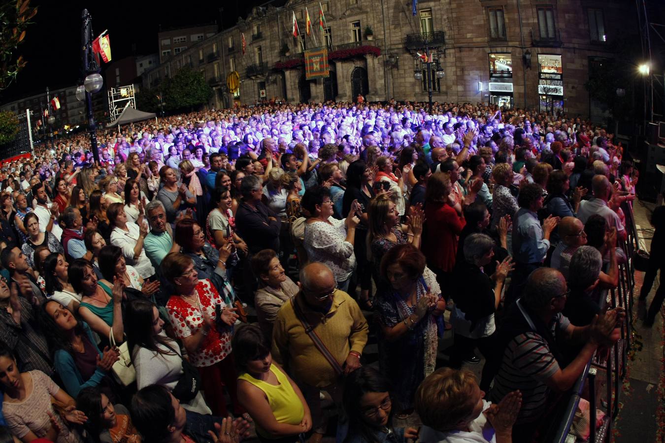 Fotos: La noche de Nando Agueros y Los Carabelas, en Torrelavega