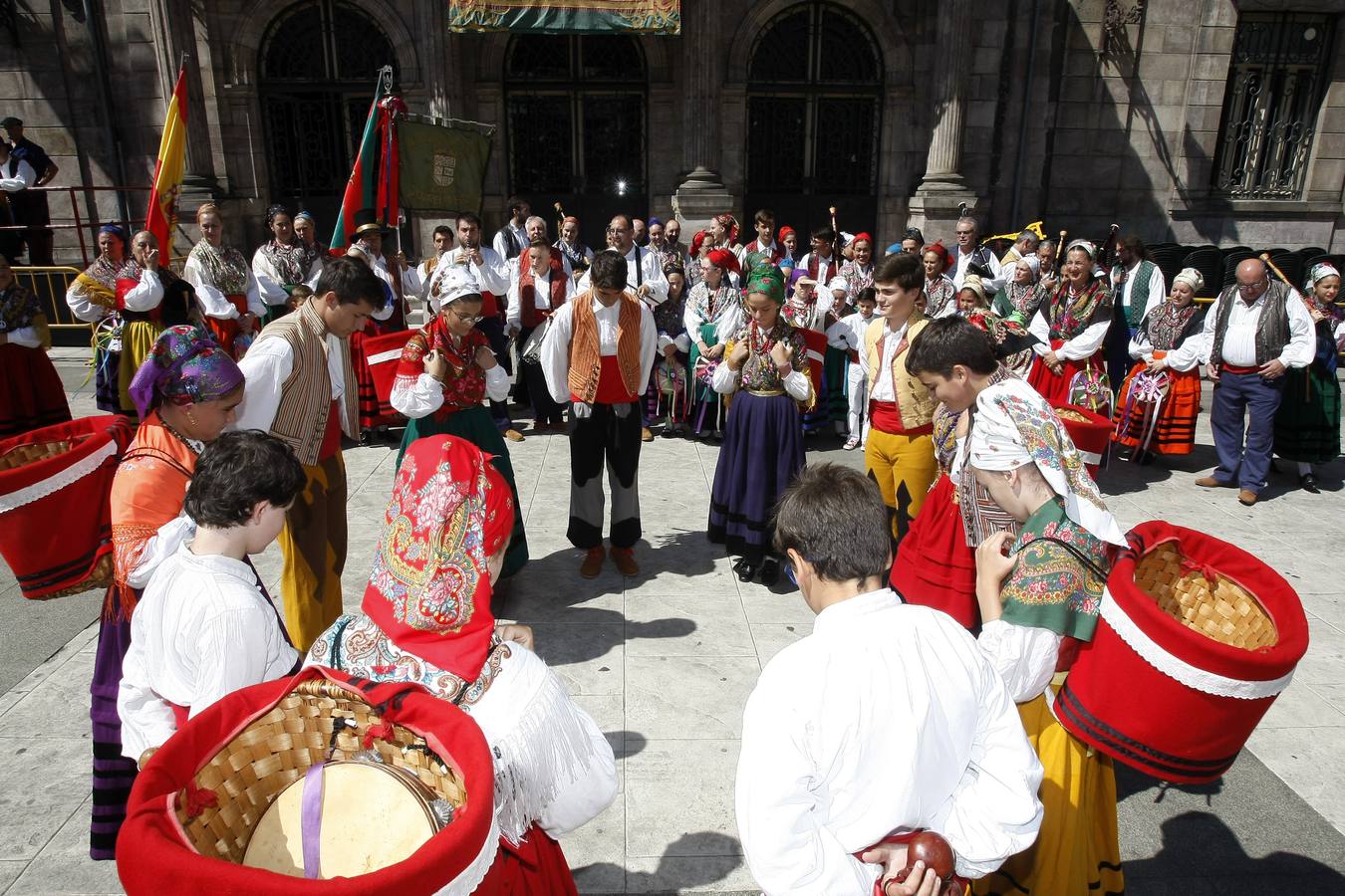 Fotos: Folclore cántabro en las fiestas de