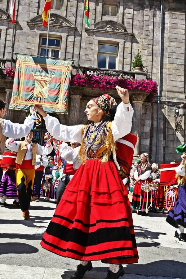 Fotos: Folclore cántabro en las fiestas de