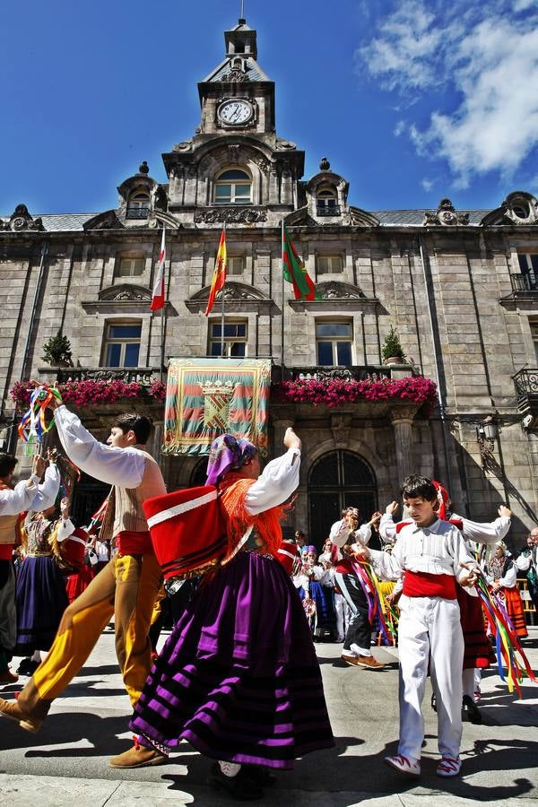 Fotos: Folclore cántabro en las fiestas de