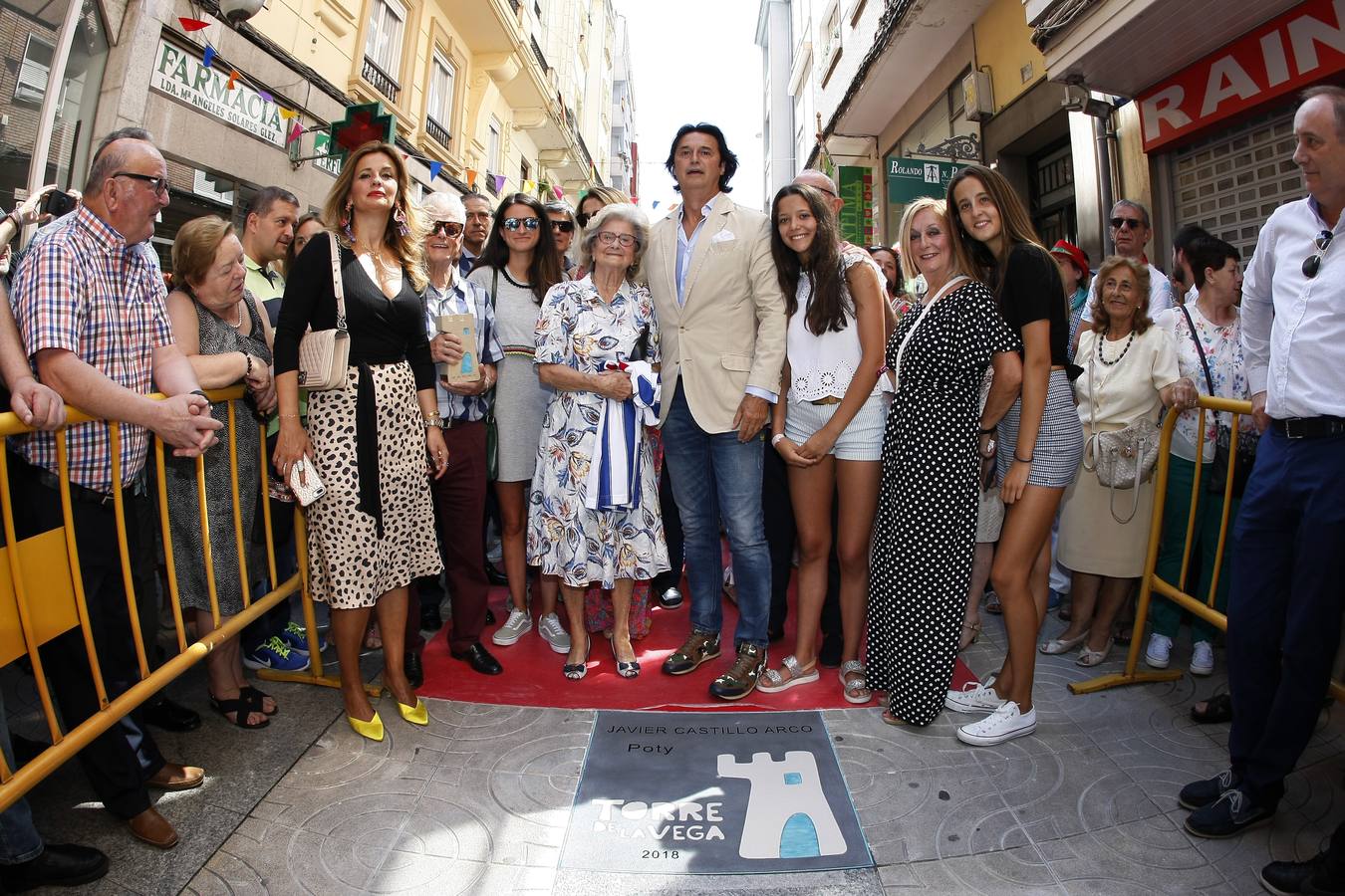 Fotos: El nombre de Poty ya luce en el &#039;Paseo de la Fama&#039; de Torrelavega