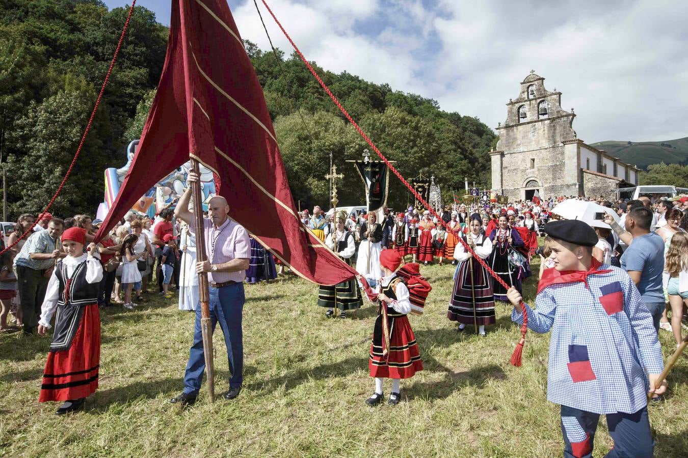 Fotos: Los pasiegos veneran a su Virgen de Valvanuz