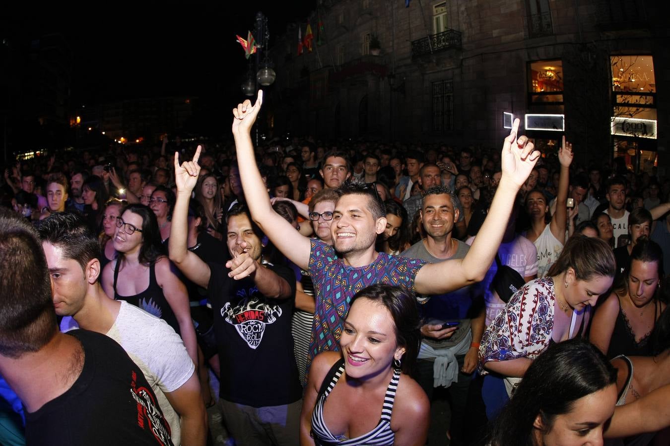 Fotos: Rulo y su Contrabanda hacen latir el corazón de Torrelavega