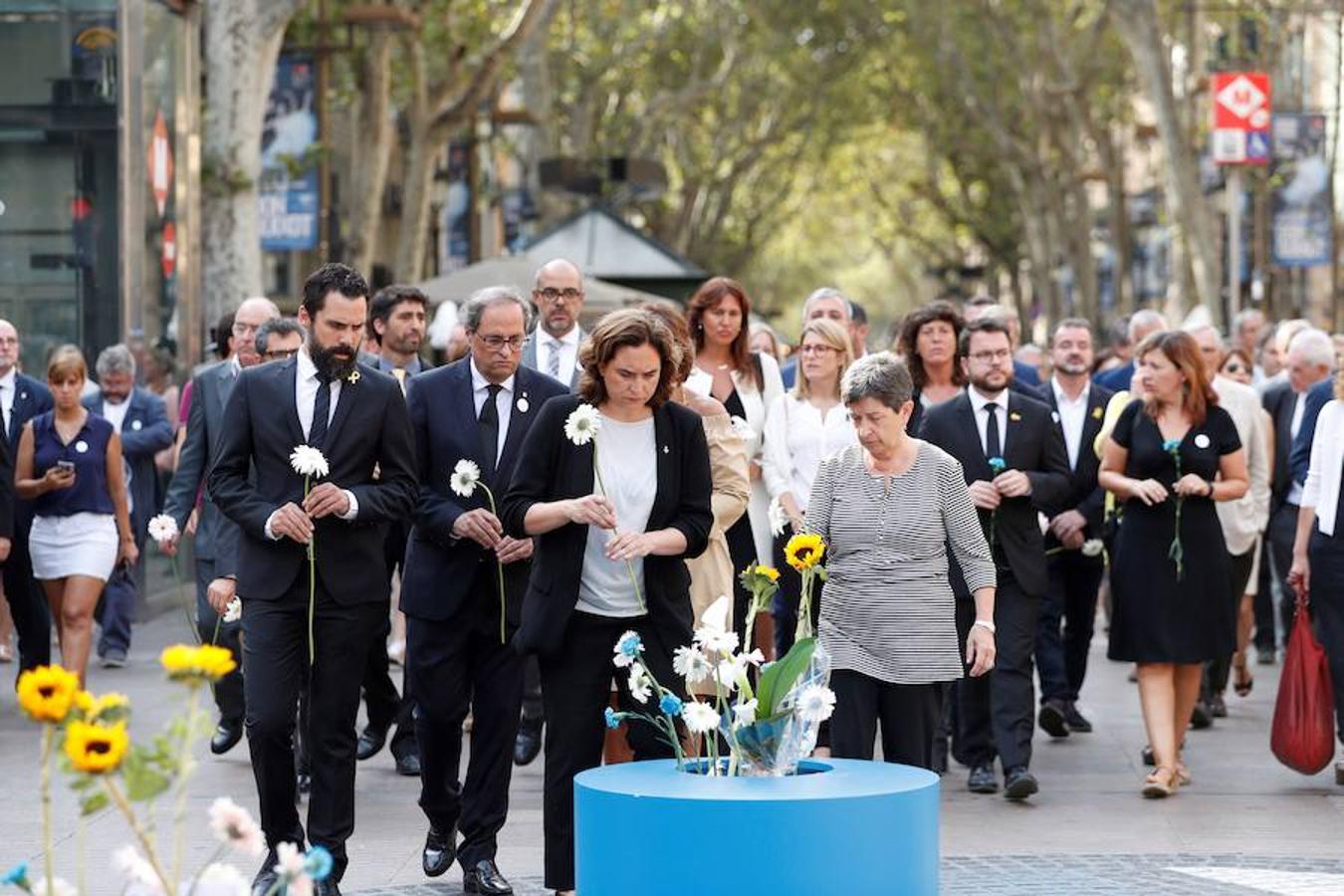 Barcelona recuerda a las víctimas de los atentados de Las Ramblas y Cambrils un año después.