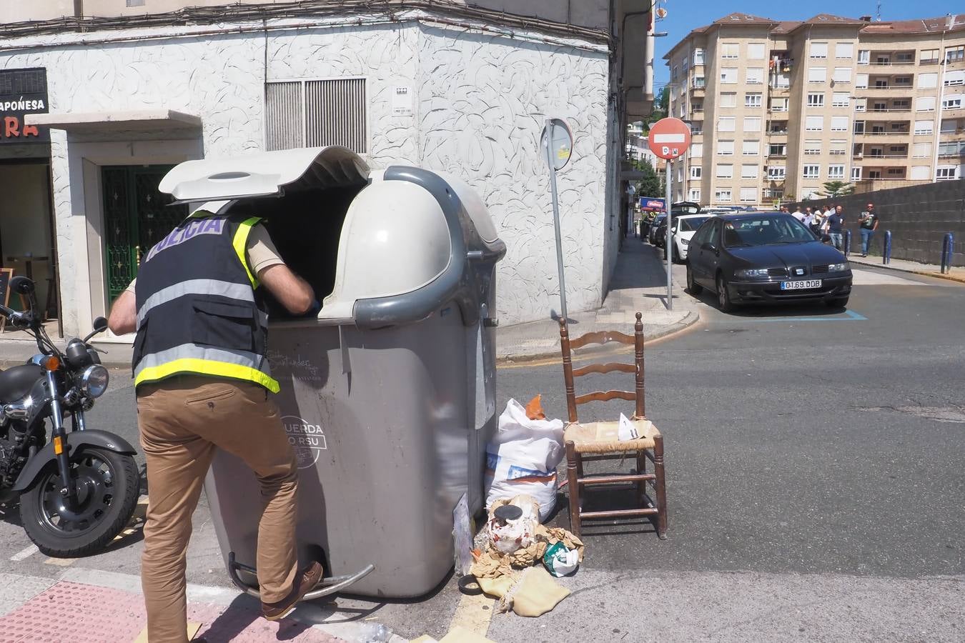 La Policía Nacional investiga los hechos ocurridos a las 09.30 horas en la calle Barcelona | La víctima fue trasladada en estado muy grave a los quirófanos de Valdecilla