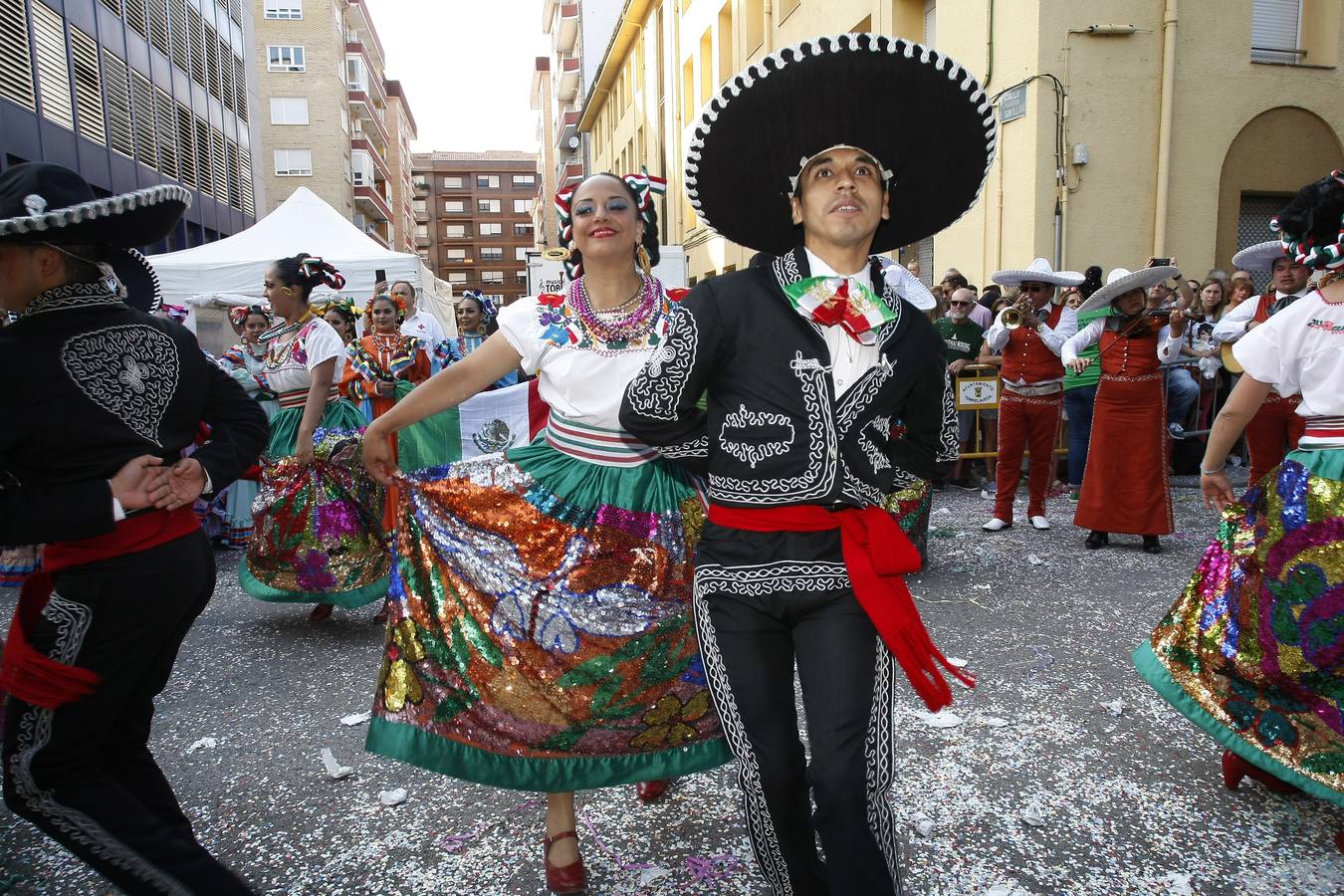 'El hombre de la Mancha' y 'Esculturas Móviles', ganadores en la Gala Foral de Torrelavega