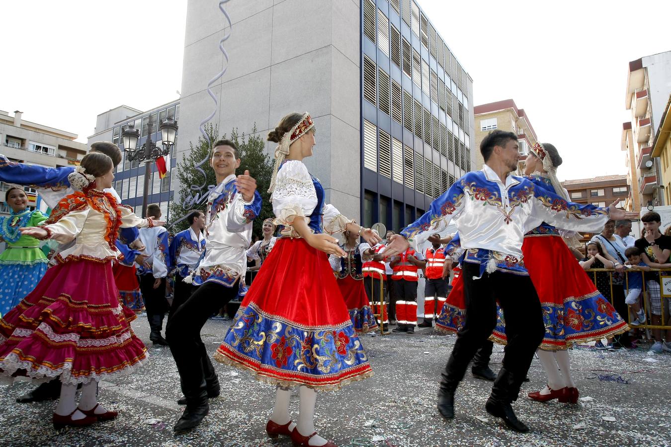 'El hombre de la Mancha' y 'Esculturas Móviles', ganadores en la Gala Foral de Torrelavega