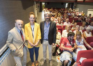 Imagen secundaria 1 - «Soy un charlatán, un narrador al que le sigue apasionando escribir»