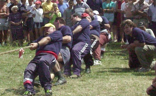 Juegos tradicionales durante la celebración.