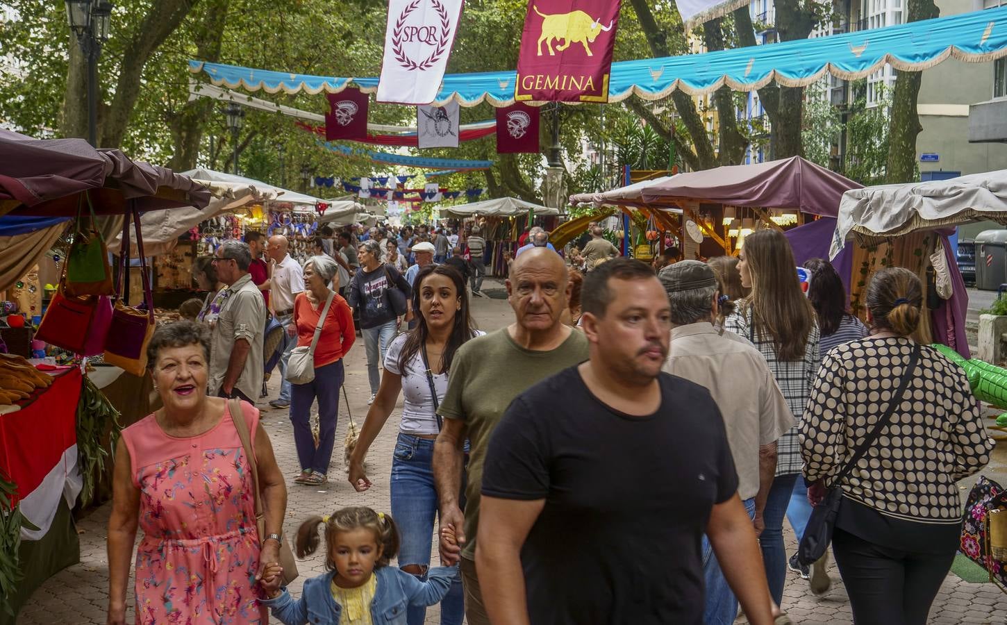 El Mercado Romano, que estará instalado en la Alameda de Oviedo desde hoy y hasta el domingo, 26 de agosto, abre las actividades organizadas por el Ayuntamiento de Santander con motivo de la festividad de los Santos Mártires, patronos de la ciudad.