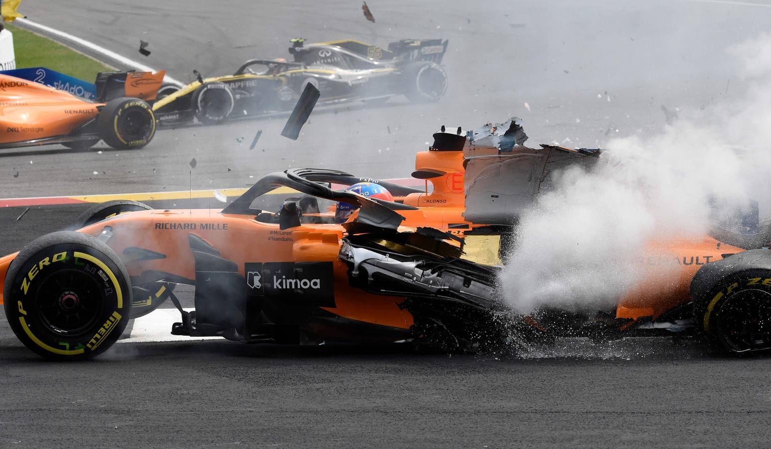 Fotos: Las imágenes del brutal accidente de Fernando Alonso