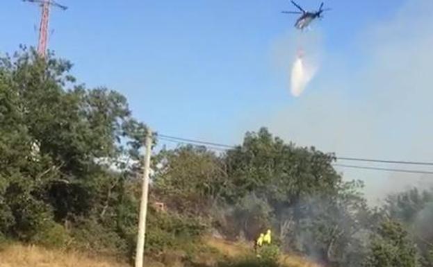 Efectivos de Castilla y León sofocan un incendio en Valderredible