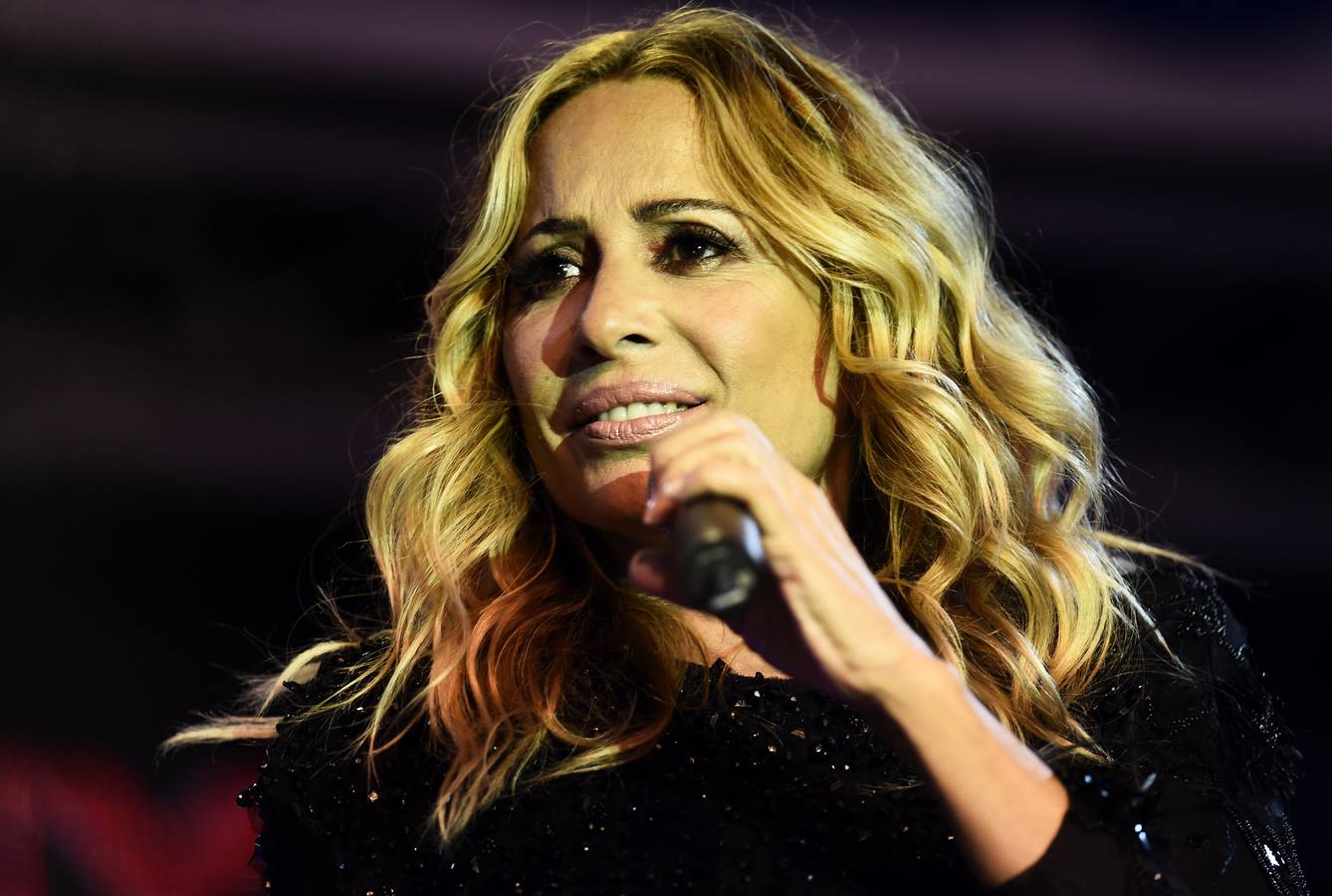 Fotografías del concierto solidario que este jueves ofreció Marta Sánchez en el marco del Festival Intercultural de las Naciones de Santander, a beneficio de la Asociación de Enfermos de Alzheimer de Cantabria y de la Asociación Brumas Cantabria, de Lucha contra el Paro Juvenil. 