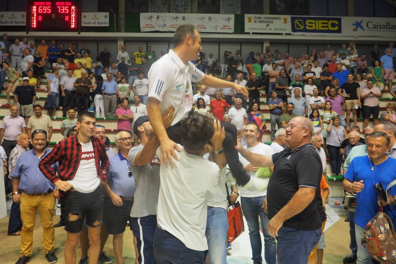 Su gran rival, Jesús Salmón, tuvo que conformarse con la segunda plaza, justo por delante de Víctor González, que cerró el podio en Torrelavega