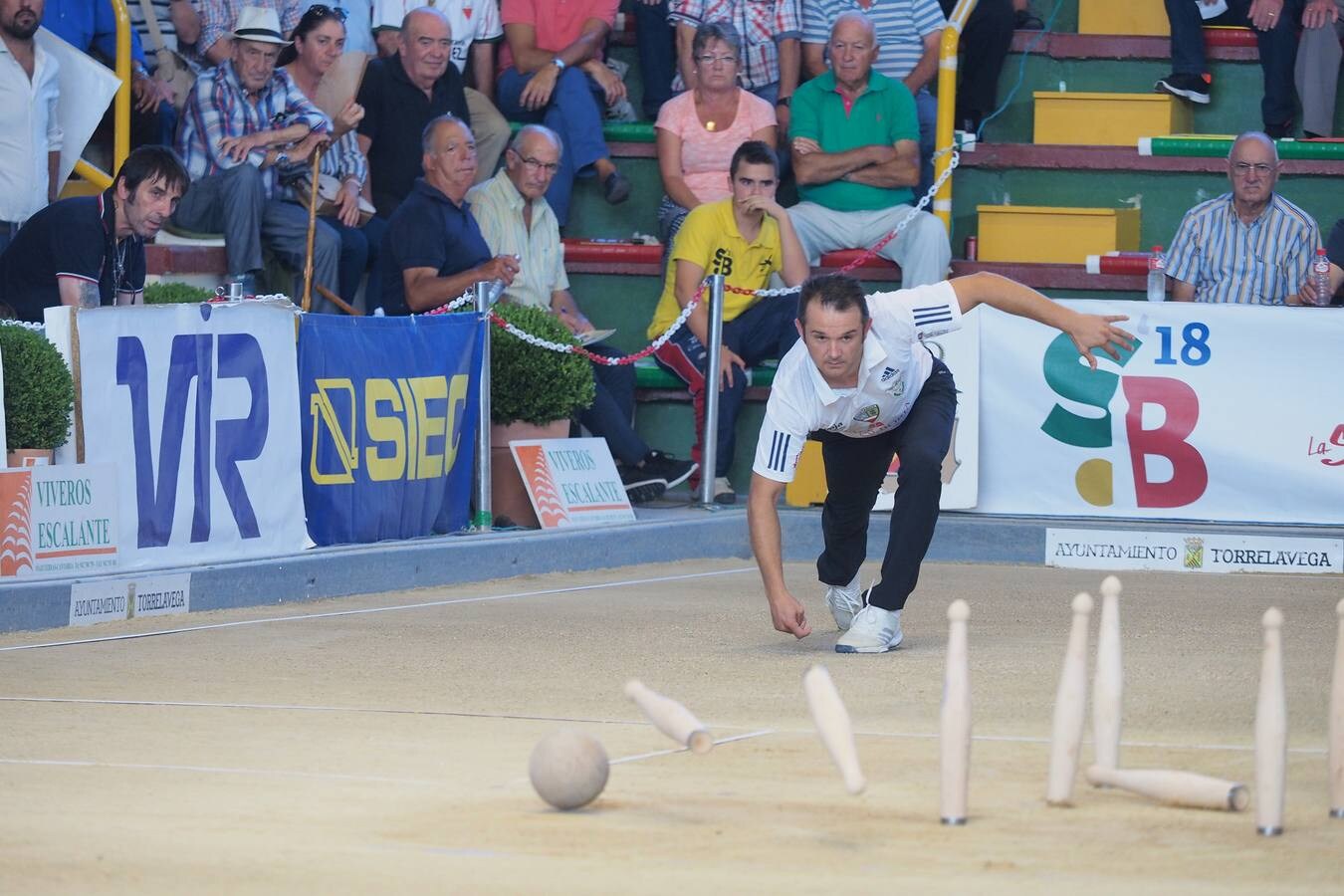 Su gran rival, Jesús Salmón, tuvo que conformarse con la segunda plaza, justo por delante de Víctor González, que cerró el podio en Torrelavega