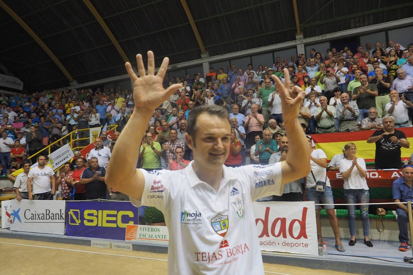 Su gran rival, Jesús Salmón, tuvo que conformarse con la segunda plaza, justo por delante de Víctor González, que cerró el podio en Torrelavega