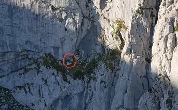 El montañero estaba en la zona marcada. Al final de la información puede ver la foto completa.