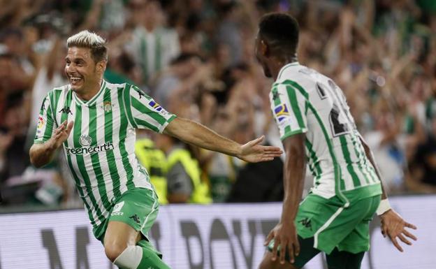 Joaquín festeja el gol del triunfo bético.