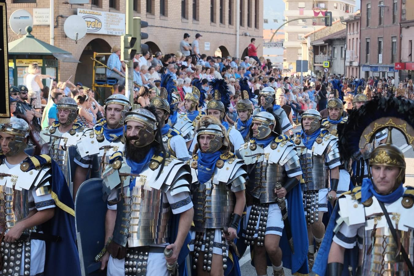 Cántabros y romanos acapararon la atención de un público entregado a la fiesta que cerró con su desfile general una multitudinaria edición 