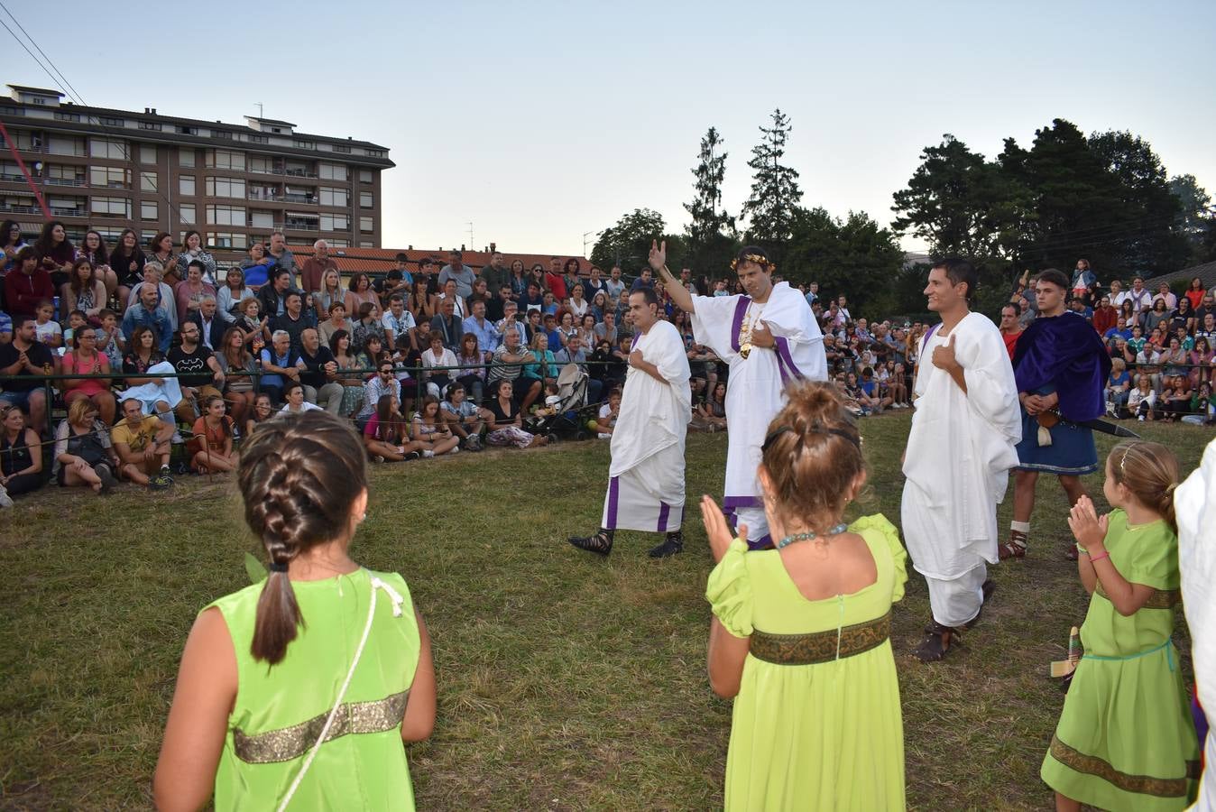 Los festejos llegan a su final con el reparto de miles de raciones de comida y un desfile en el que participarán más de 1.500 personas