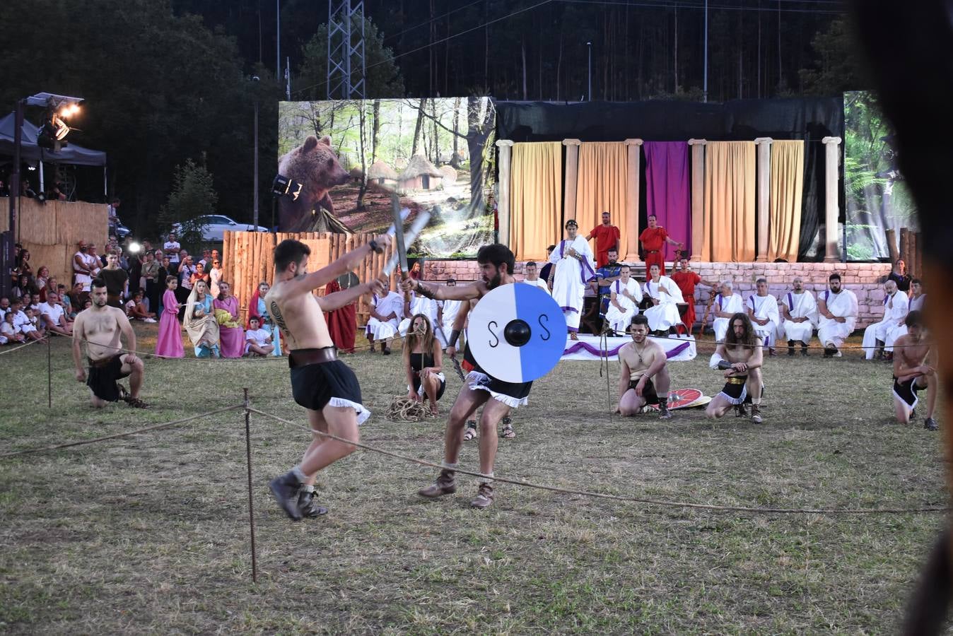 Los festejos llegan a su final con el reparto de miles de raciones de comida y un desfile en el que participarán más de 1.500 personas