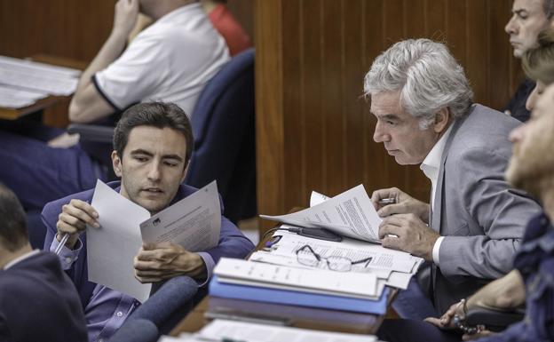 Pedro Casares (PSOE) y José María Fuentes-Pila (PRC).