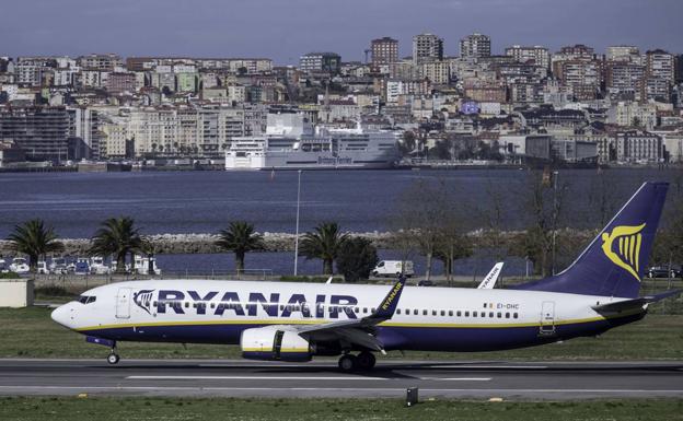 Un avión de la compañía irlandesa toma tierra en el aeropuerto de Parayas.