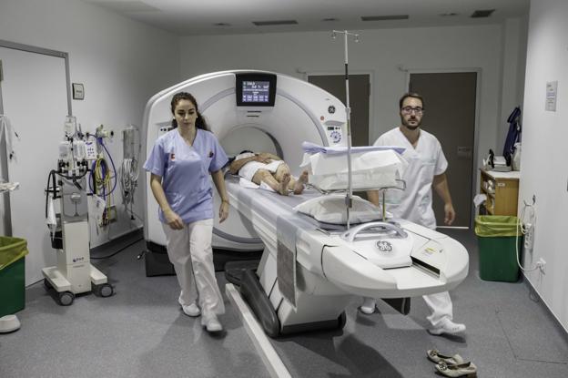 Instalaciones del servicio de Radiología de Valdecilla, una de las especialidades pendientes de la OPE de 2017. 