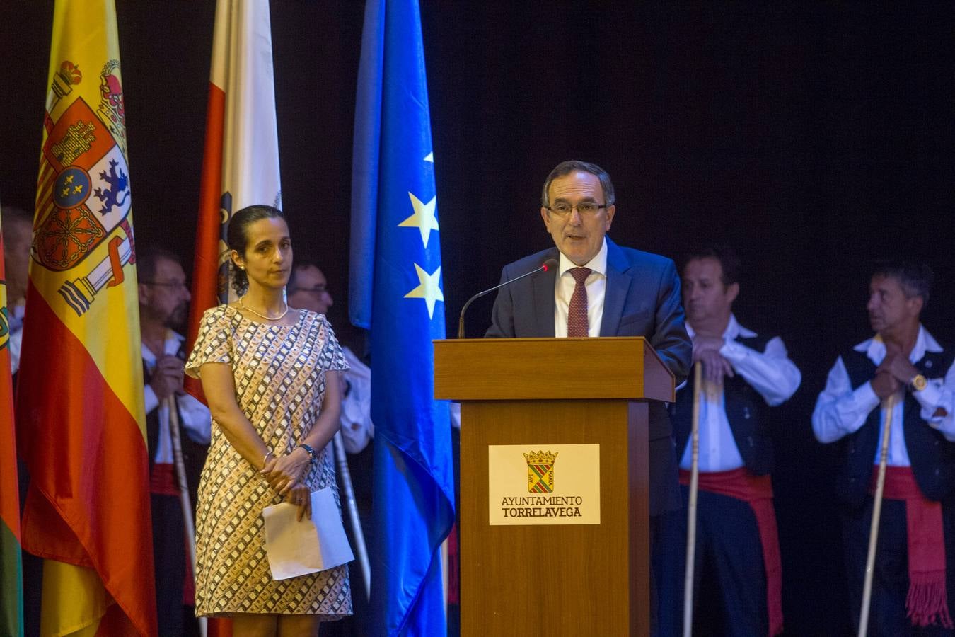 Fotos: El Coro Ronda Garcilaso recibe la Medalla de Oro de Torrelavega