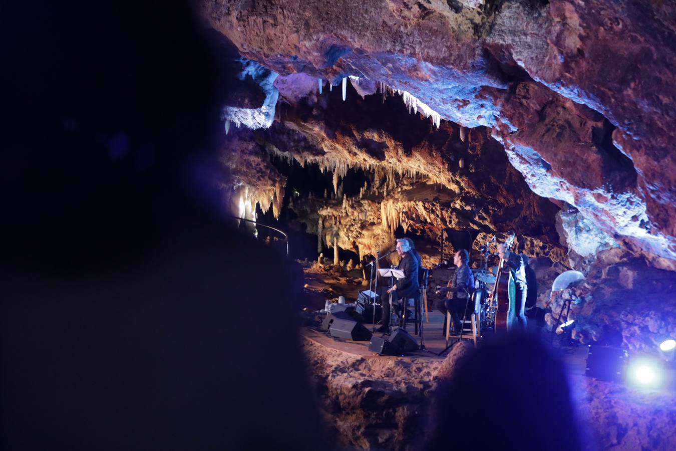 Fotos: Loquillo repasa 40 añosd e carrera desde la cueva de El Soplao