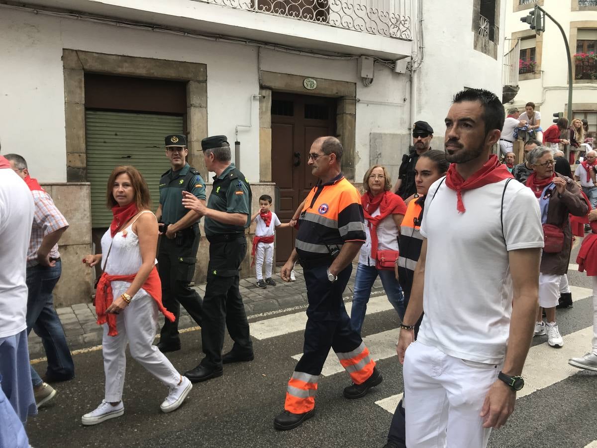 Fotos: Imágenes del primer encierro de las fiestas de Ampuero