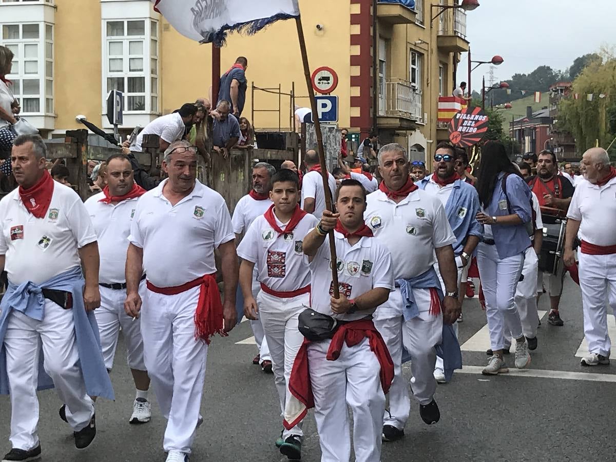 Fotos: Imágenes del primer encierro de las fiestas de Ampuero