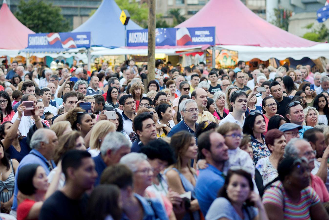 El Sardinero reunió a personas de todas las edades. 