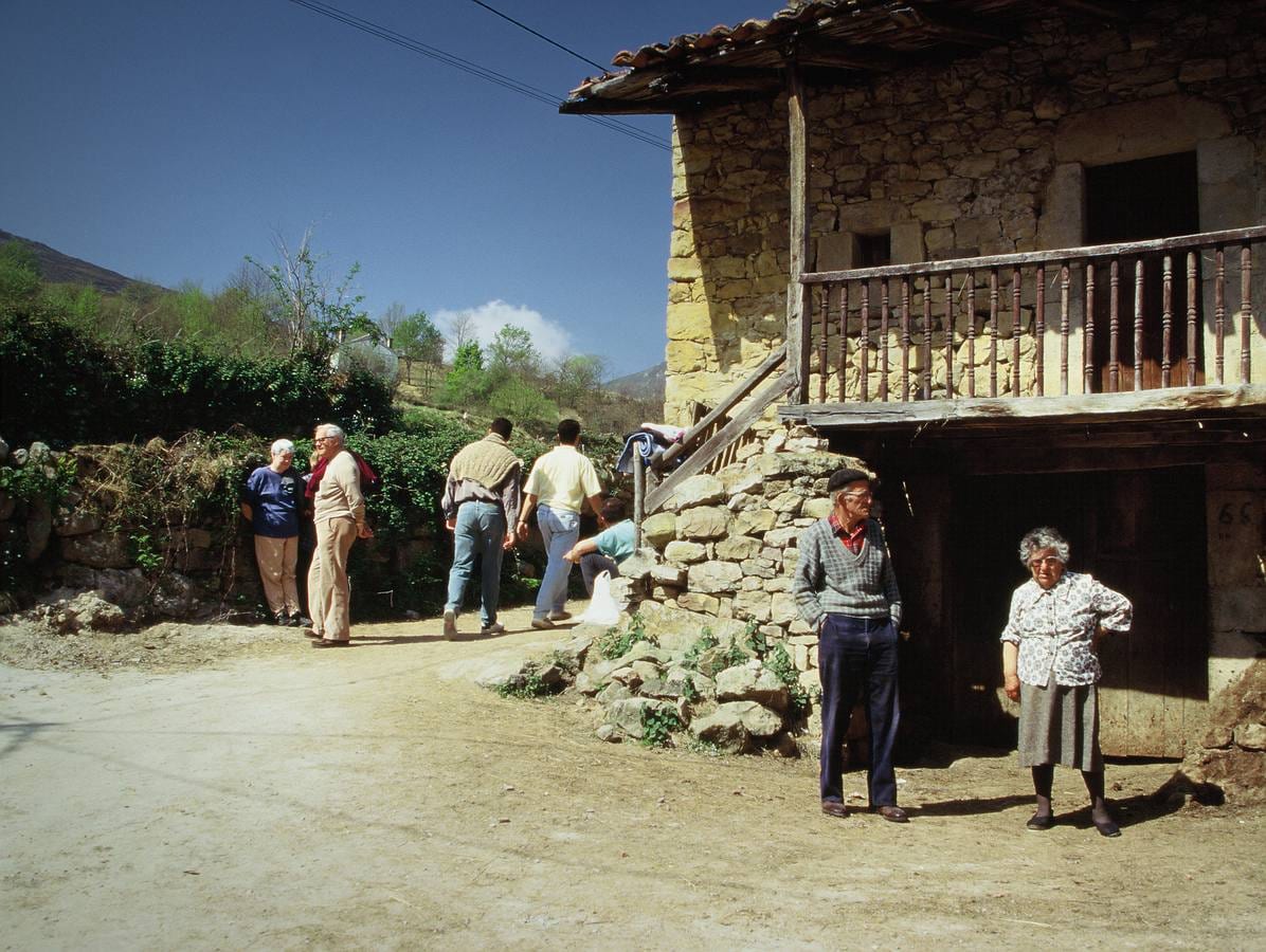 Fotos: Imágenes históricas de las peregrinaciones a San Sebastián de  Garabandal | El Diario Montañés