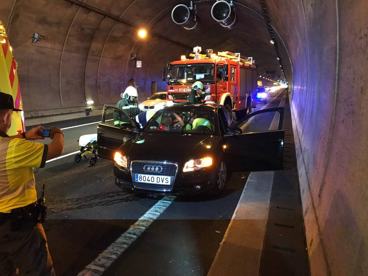 Fotos: Las imágenes del accidente en el túnel de Los Corrales