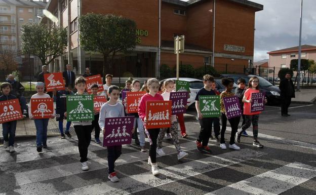 El colegio Fernando de los Ríos pide al Ayuntamiento de Torrelavega semáforos frente al centro