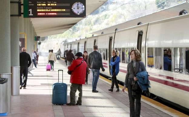 El tren Santander-Madrid cambia de hora durante un mes por obras en Valladolid