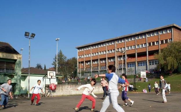 La AMPA del Juan de Herrera pide a los profesores del colegio que «rectifiquen» su actitud