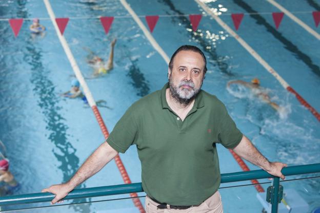 Jesús Herrán, en la piscina municipal de La Vidriera. 