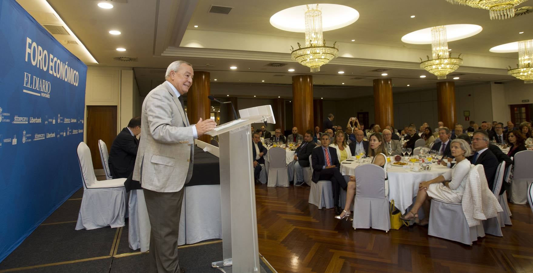 Fotos: Carlos Solchaga en el Foro Económico de El Diario Montañés